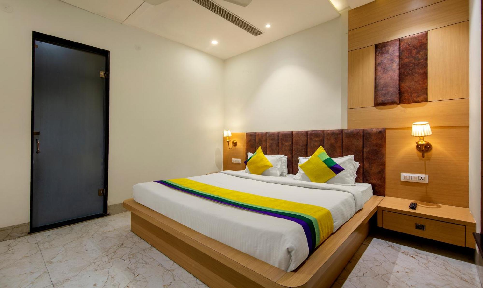 Itsy Hotels Sehdev Residency, Near Golden Temple Амритсар Экстерьер фото